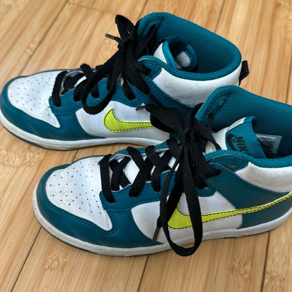 kids boys nike high tops court borough 1.5 teal yellow